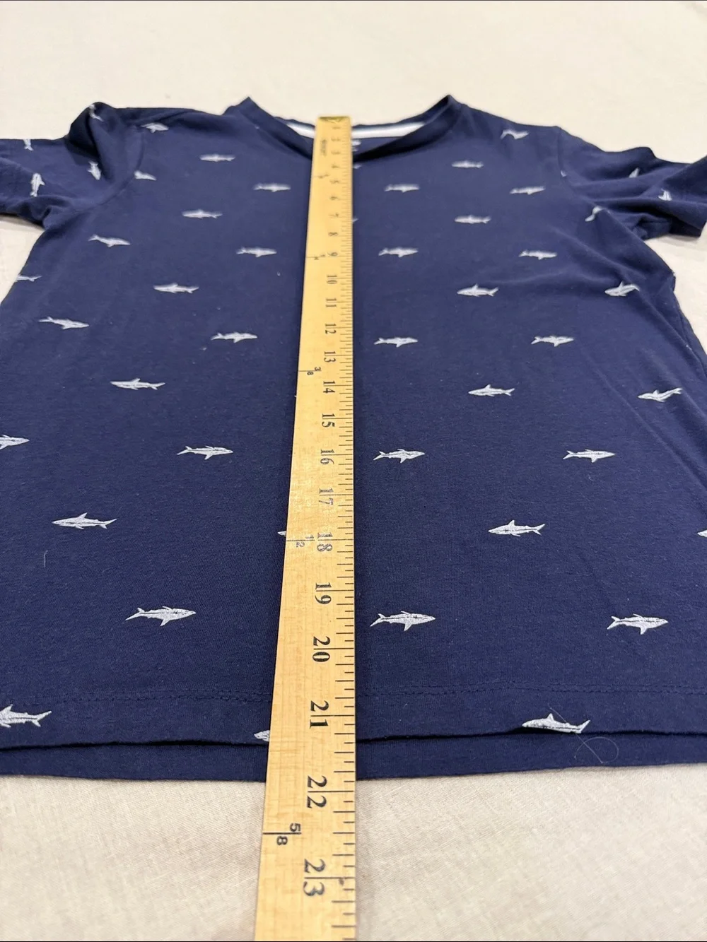 Old Navy Navy Blue Tee with White Shark Print size large